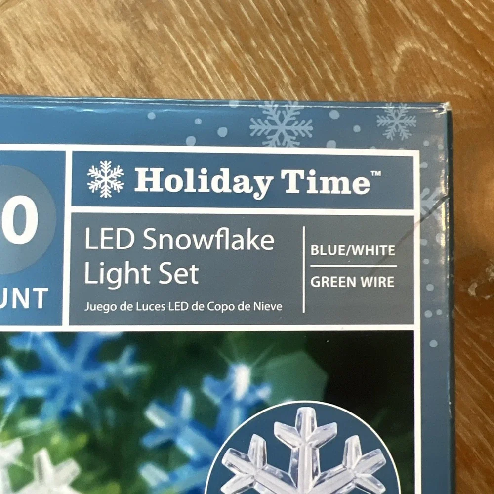 Holiday Time - LED Snowflake Light Set 60 Count Blue White Old Stock